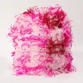 Dettaglio della trama in maglia sfumata rosa e viola con filato piuma soffice e caldo - Taglia unica / Rosa