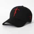 Schwarze Baumwoll-Basecap mit roter Faith-Stickerei und gebogenem Schirm für Outdoor - Erwachsenenkopfumfang 56-60CM / Schwarzer Hut Rotes Label