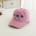 Dettaglio del berretto da baseball in cotone rosa con ricamo floreale viola curato - 52-54CM Circonferenza Testa / Rosa