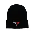 Berretto invernale in maglia nera con ricamo testa di toro e design minimalista - Taglia unica / Nero