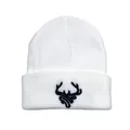 Berretto in maglia bianca invernale con ricamo cervo 3D e classico risvolto - Taglia unica / Bianco