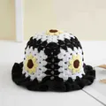 Dettagli della trama all'uncinetto del cappello a secchiello con girasole e tesa a balze - 56-59cm / Nero Margherita