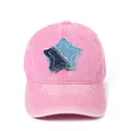 Gorra de béisbol rosa lavada con parches de estrellas de mezclilla y detalles desgastados - Ajustable / Rosa