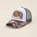 Dettaglio del logo a stella ricamato su visiera mimetica e retro in rete del cappello - Regolabile / Camouflage