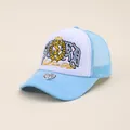 Cappellino trucker blu e bianco con stemma ricamato e retro in rete traspirante - Regolabile / Celeste