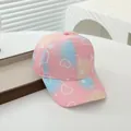 Detail der pink-blauen Baseballkappe mit Farbverlauf und weißen Herz-Stern-Mustern - 51-54CM Kopfumfang / Herz
