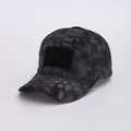 Detailaufnahme der taktischen Camouflage-Kappe mit Klettfläche für Abzeichen - Erwachsene 56-60cm / Python-muster Schwarze Tarnung