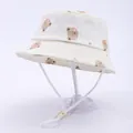 Süßer beiger Baby-Sonnenhut aus Baumwolle mit Bären-Print und verstellbarem Kinnriemen - Kopfumfang 48-52cm / Bär