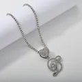 Détail du pendentif lettre D en argent avec maillon coeur et chaîne tennis scintillante - Ensemble Argent D