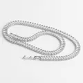 Dettaglio della collana tennis argento con zirconi rettangolari e chiusura pieghevole sicura - Bracciale da 20cm / Argento