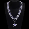 Dettaglio della catena cubana hip hop con strass blu e grande pendente a stella su busto - un solo ciondolo, senza catena / Blu