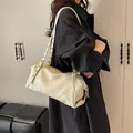 Cream white Boston shoulder bag with lychee texture and adjustable rivet strap - Standard Type / Off White