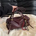 Bordeaux red Boston shoulder bag with lychee texture and golden metal eyelets - With Pendant / Purple