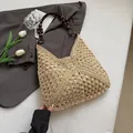 Grand sac cabas en paille beige avec élégante poignée en perles de bois pour l'été - Blanc Cassé