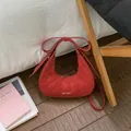 Rode gewatteerde halve maantas met strikdecoratie en afneembare schouderriem - Rood
