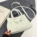Sac seau bandoulière vert menthe élégant avec texture crocodile et poignée - Sans Pendentif / Vert clair