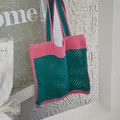 Schicker rosa-grüner Strick-Shopper mit Netzmuster für trendige Sommermode - Grün und Rosa
