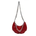 Borsa a mezzaluna rossa con catena d'argento e design unico con intagli traforati - Rosso