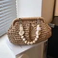 Sac à main en paille tressée avec anse en perles d'acrylique effet marbre sur livre - Kaki