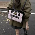 Mochila rosa de lunares con bordado de lazos y correas de cuero negro al aire libre - Rosa