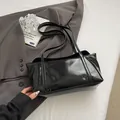 Minimalist glossy oil wax leather flap shoulder bag in classic black finish - No Pendant Basic Style / Black