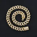 Collana Cuban Link 15mm dorata con strass bianchi stile hip hop su sfondo nero - Collana Oro 18 Pollici (45cm)