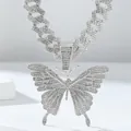 Detail van hiphop ketting met vlinderhanger ingelegd met zirkonia op een cubaanse schakel - Zilverkleurige Witte Zirkoon (Alleen Hanger)