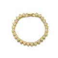 Lussuoso bracciale a cuore placcato in oro con pietre di zircone su uno sfondo bianco puro - 8 pollici (20cm) / Oro