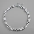 Dettaglio di una collana a catena groumette con farfalle argentate e cristalli scintillanti - Collana / 55cm / Argento