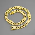 Close-up of golden Cuban chain with diamond encrusted broken heart pendants - Necklace (45cm) / Gold