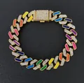 Dettaglio della catena cubana arcobaleno con strass micro-pavé e chiusura quadrata in metallo - Bracciale 18cm / Oro Multicolore