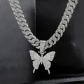 Collana hip-hop a maglia cubana con pendente a farfalla scintillante e cristalli bianchi - Solo Ciondolo (Senza Catena) / Stile Farfalla in Argento con Pietra Bianca (款式三)