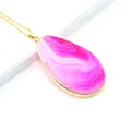 Natuurlijke roze agaat druppel hanger met vergulde randen en fijne gouden ketting - Waterdruppel Hanger (Alleen Hanger) / Rood