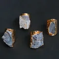 Bagues dorées martelées avec pierres d'agate druzy naturelles de forme irrégulière - Ouvert Réglable / Aléatoire Noir Gris Brun Blanc