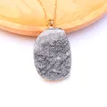 Collar con colgante de drusa gris irregular con borde chapado en oro refinado - Plateado