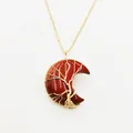 Collana con ciondolo a luna in diaspro rosso e albero della vita in filo dorato - Oro e Diaspro Rosso