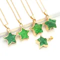 Dettaglio di pendenti in agata verde naturale a forma di stella con catene dorate - Verde Casuale