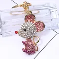 Portachiavi a forma di topo con cristalli luccicanti e strass rosa su lega dorata - Modello Maschile (Seduto)