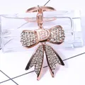 Portachiavi a fiocco in oro rosa con strass e lettera D per borse e chiavi auto - Fiocco Oro Rosa Lettera D