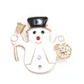 Vue détaillée de la broche bonhomme de neige de Noël avec placage or et émail blanc - Style Bonhomme de Neige Avec Chapeau Noir Et Flocon de Neige (04)