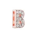Vue détaillée du charm lettre B en or rose serti de strass pour bracelets maillés - Lettre B (Or Rose)