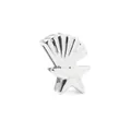 Détail macro d'une perle coquillage et étoile de mer en argent pour bracelet - Style Coquille Étoile de Mer / Argent