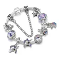 Bracciale in argento con ciondoli a forma di unicorno viola e cristalli di zircone su sfondo bianco - 16 / Stile Unicorno Blu
