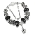 Pulsera de cadena de serpiente plateada con cuentas talladas negras y colgante de corona - Negro