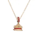 Détail d'un collier chaîne serpent doré avec un pendentif de palais chinois rouge - Style Architecture Chinoise (NC07)