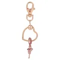 Porte-clés cœur en or rose avec un pendentif fleur de rose détaillé sur fond blanc pur - Style de Fleur de Rose Exquis (K05)
