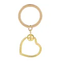 Détail d'un porte-clés doré avec un pendentif en cœur à texture de corde torsadée - Style Anneau de Clé Coeur Doré