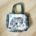 Borsa a mano stile etnico con ricamo di elefante dorato e manici a righe colorate - Elefante Bordo Verde
