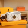 Borsa fotografica crema con motivo monogramma marrone, stemma orso e tracolla jacquard - Monogramma Bianco