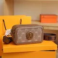 Borsa a tracolla marrone con motivo MO, stemma orsetto in metallo e tracolla jacquard - MO Cachi